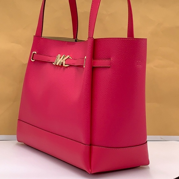 MICHAEL KORS
Reed Large Leather Belted Satchel
Shoulder Handbag
Electric Pink - Picture 7 of 16